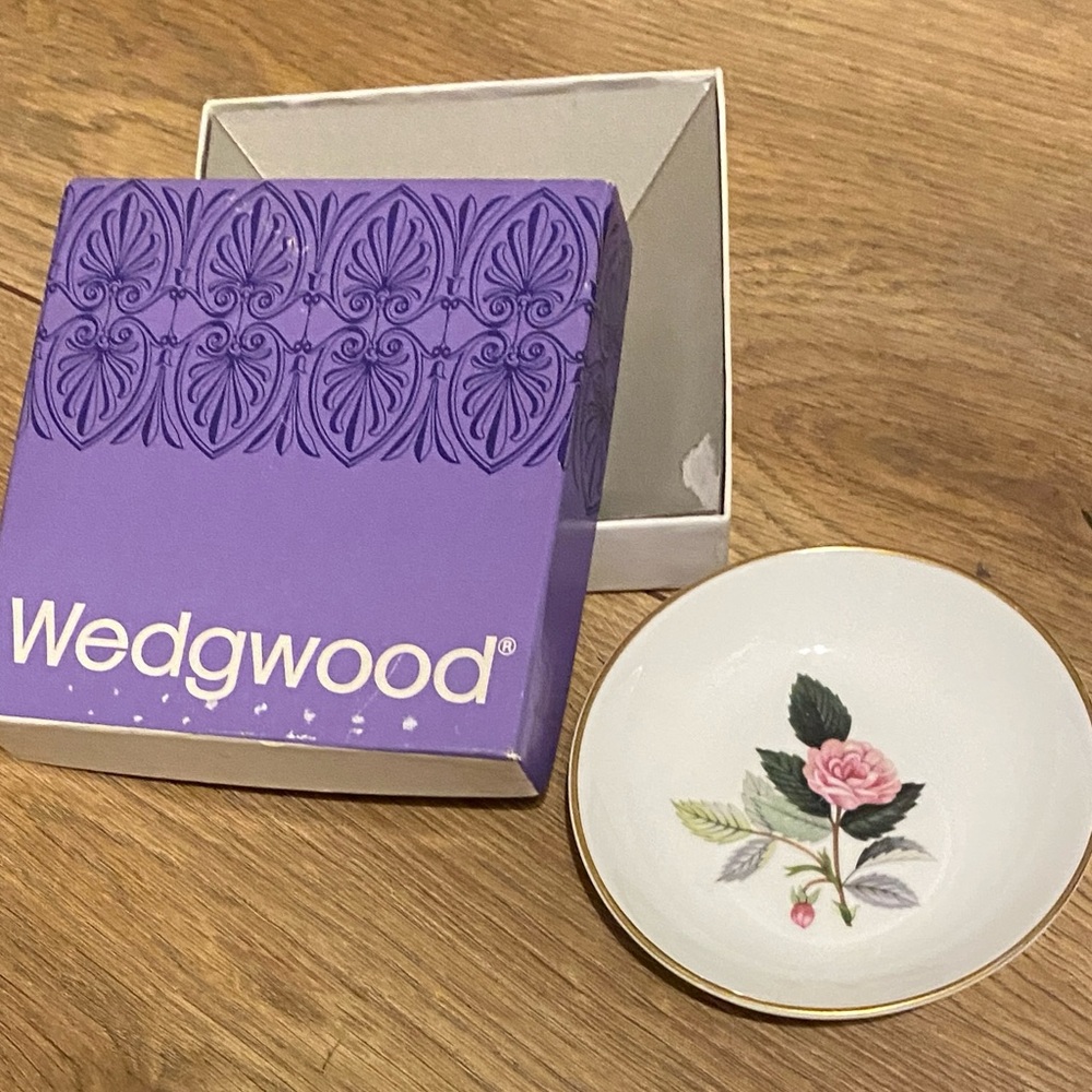 Vintage Wedgwood Hathaway Rose Floral Dish